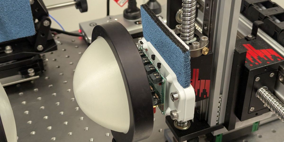 Diagram showing terahertz waves reflecting off a chip.