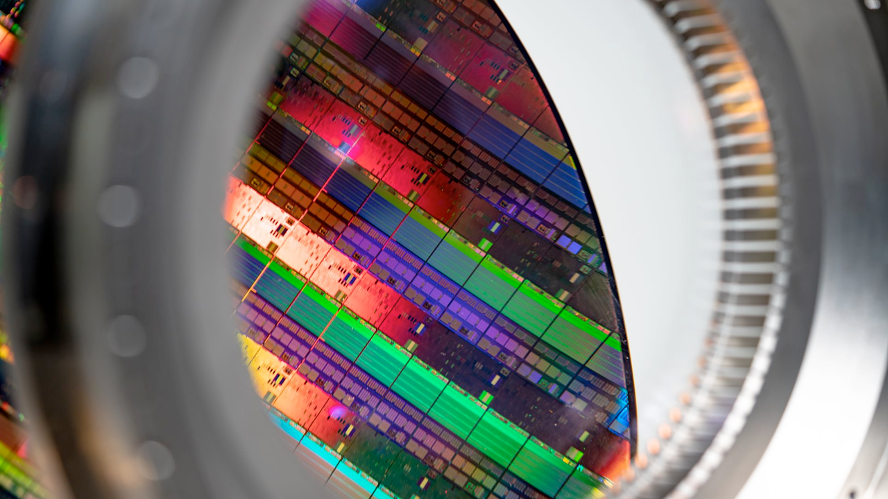 Terahertz scan visualization of active CPU transistors glowing inside a silicon chip