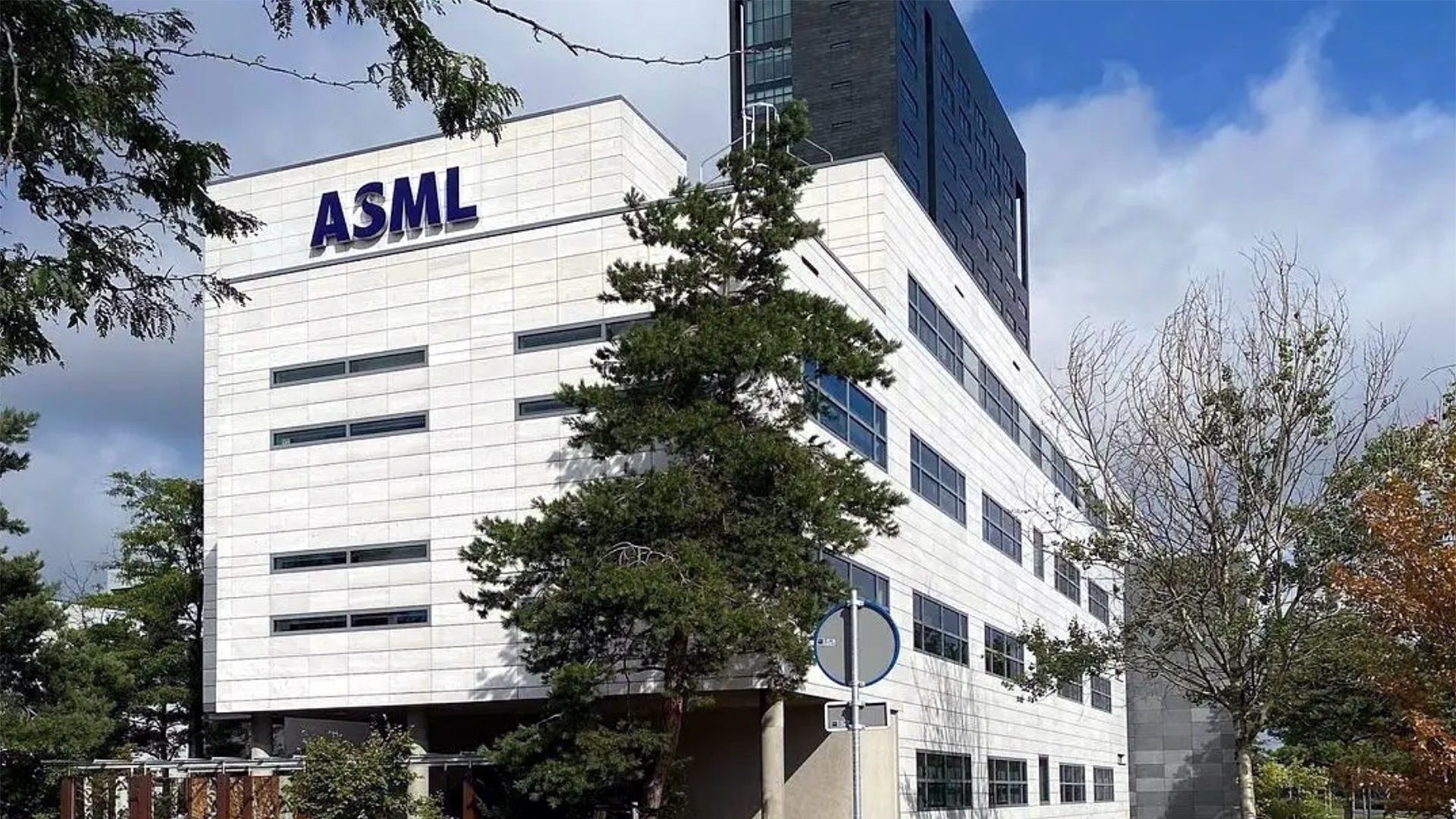 ASML lithography machine in a cleanroom environment