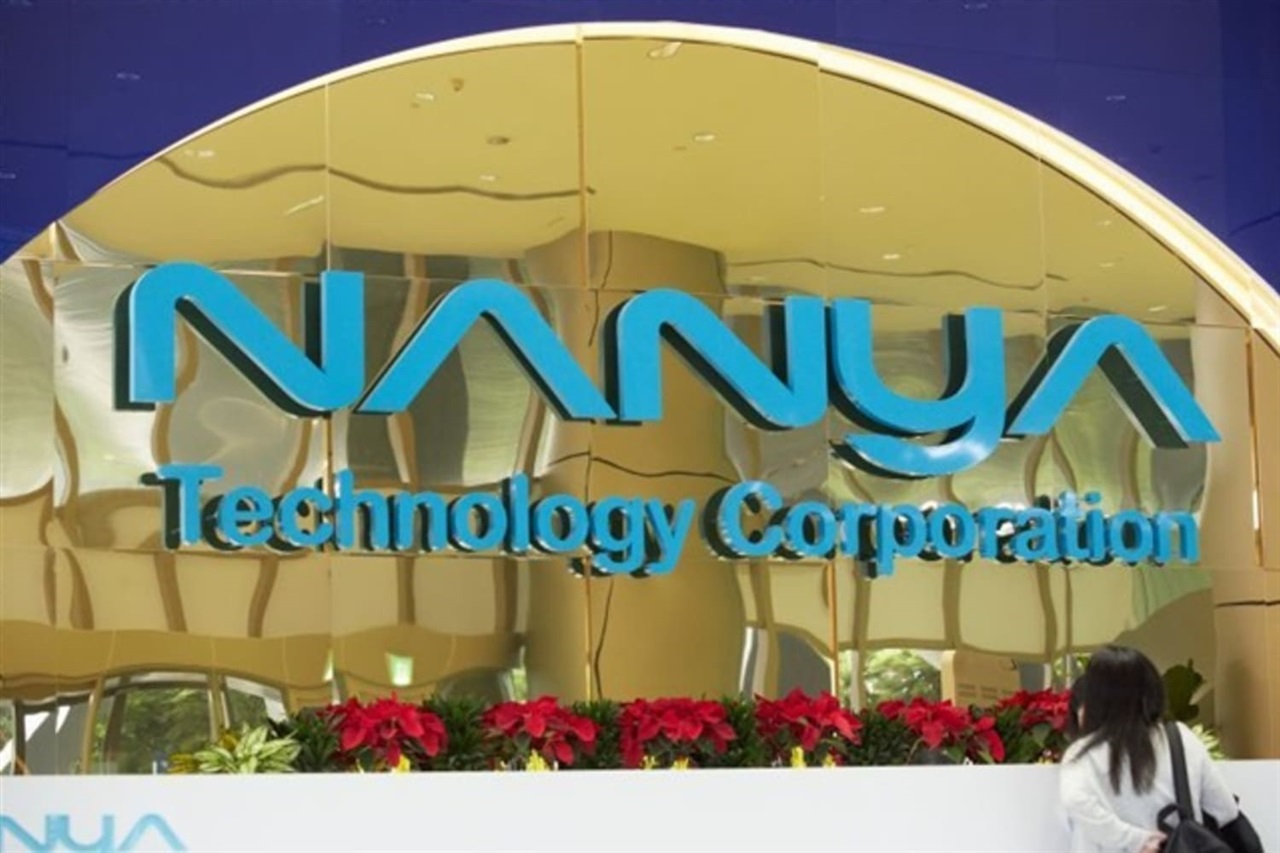 Nanya Technology logo with rising DRAM price chart and NT$26B profit figures